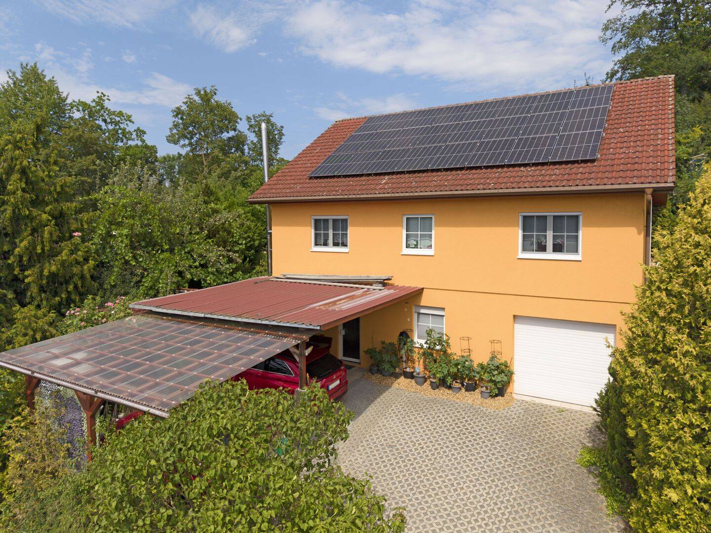 Wohnen mit Zukunft – Gepflegtes EFH mit Einliegerwohnung, PV-Anlage & traumhaftem Garten, 95326 Kulmbach