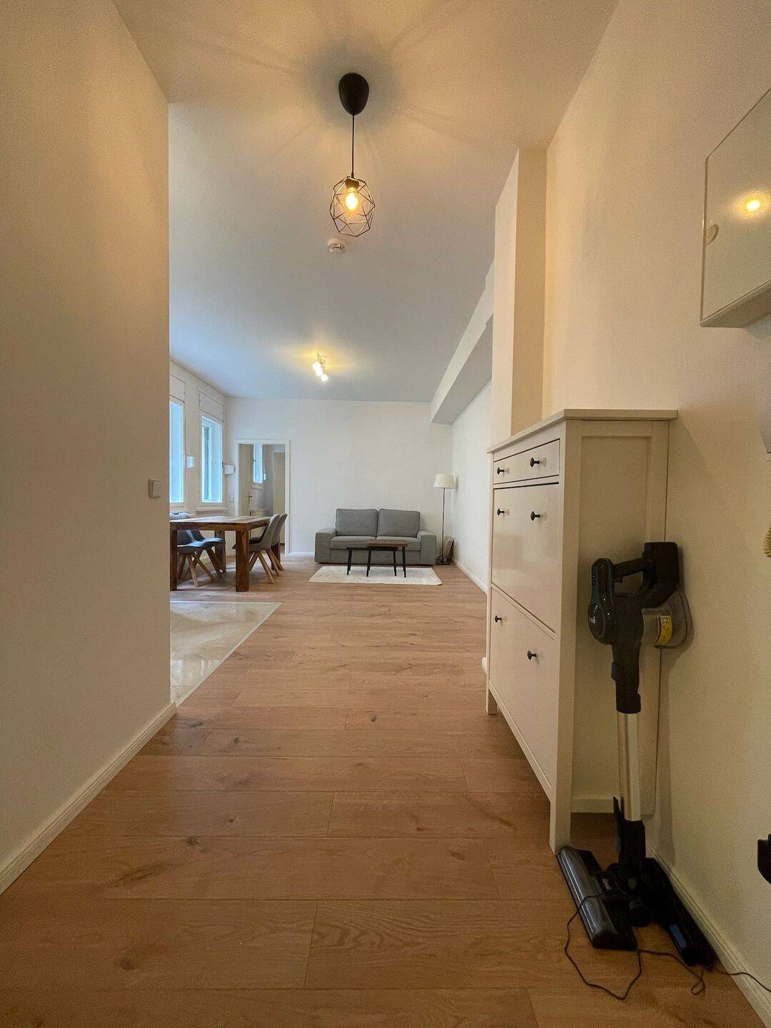 2-Zimmer-Wohnung in Architektur-Ikone direkt am pulsierenden Kurfürstendamm — befristet, 10709 Berlin (Charlottenburg-Wilmersdorf Charlottenburg Halensee Wilmersdorf)