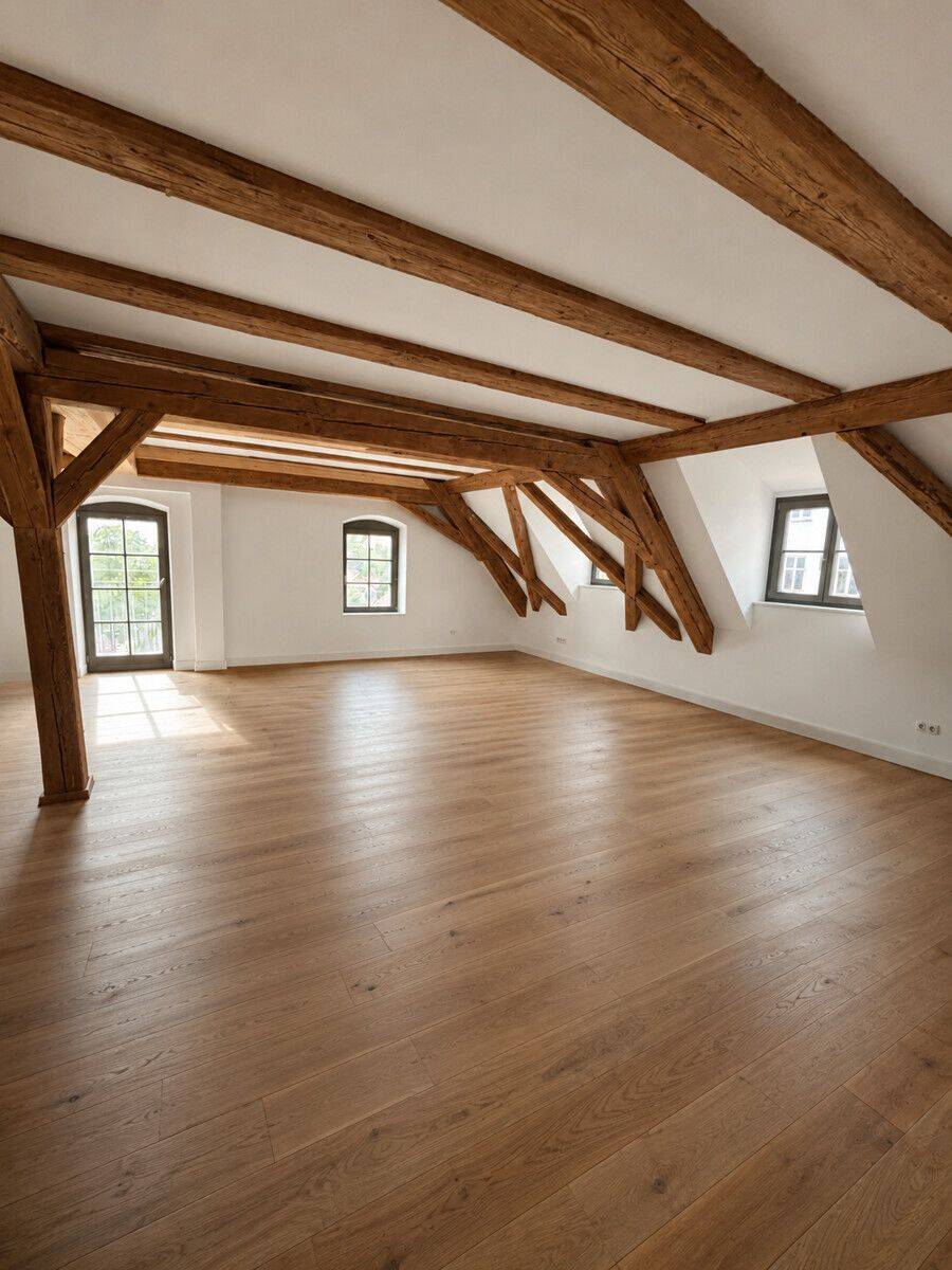 Besondere 3-Zimmer-Dachgeschosswohnung auf 2 Etagen mit Altbaucharme, 87740 Buxheim