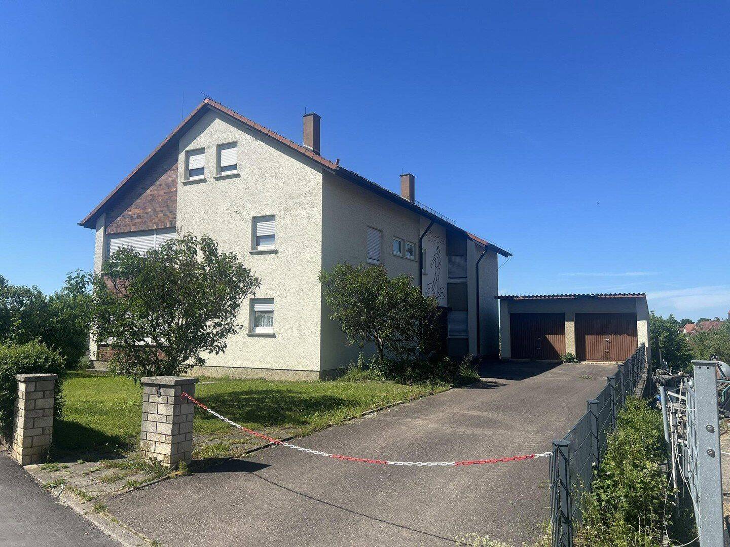 Mehrfamilienhaus in ruhiger Wohnlage mit attraktiver Ortsrand-Aussicht, 73107 Eschenbach