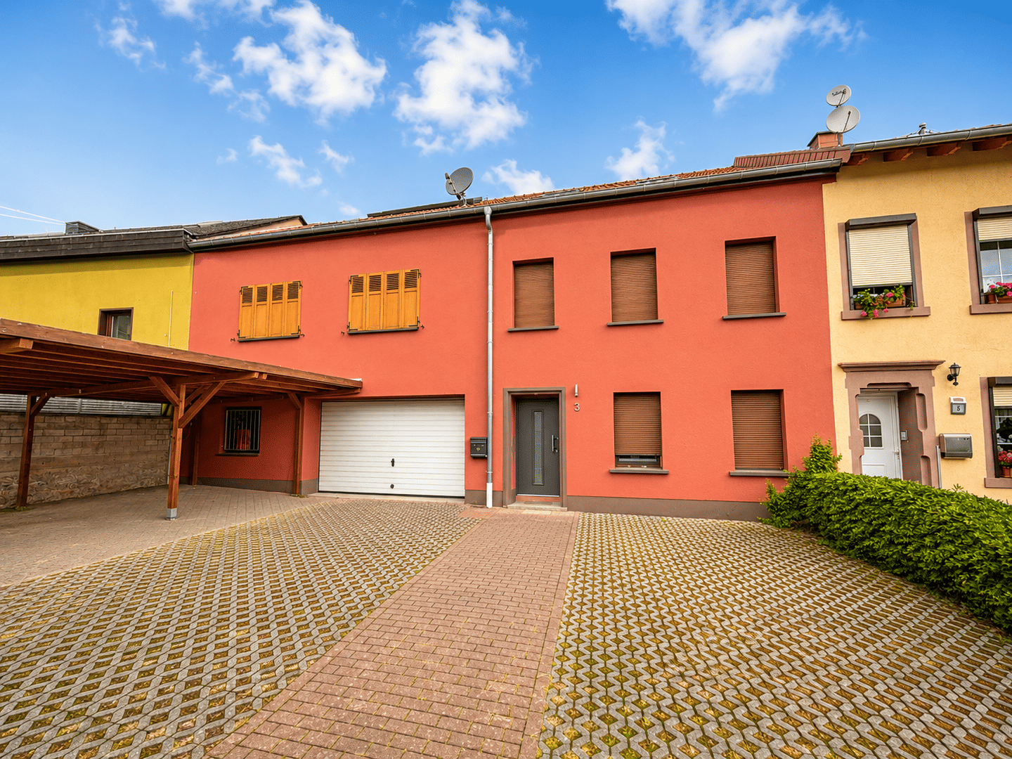 Bezugsfertig: Kernsaniertes Reihenmittelhaus mit Garage, Carport und Garten in Losheim am See, 66679 Losheim am See
