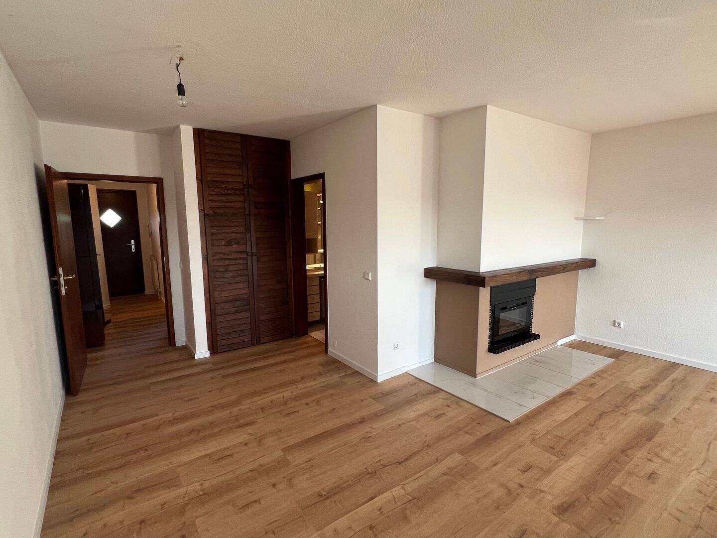 Offene 2-Zimmer-Wohnung mit Balkon, Stellplatz und Ausblick in Bad Nauheim, 61231 Bad Nauheim