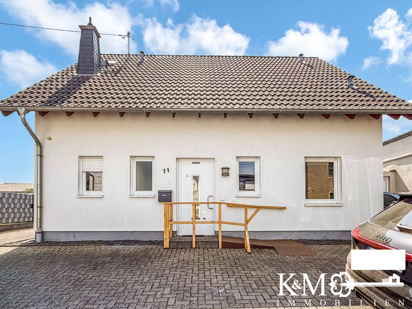 Großzügig wohnen: Familienhaus mit Garten, Garage und Stellplätzen, 56294 Gappenach