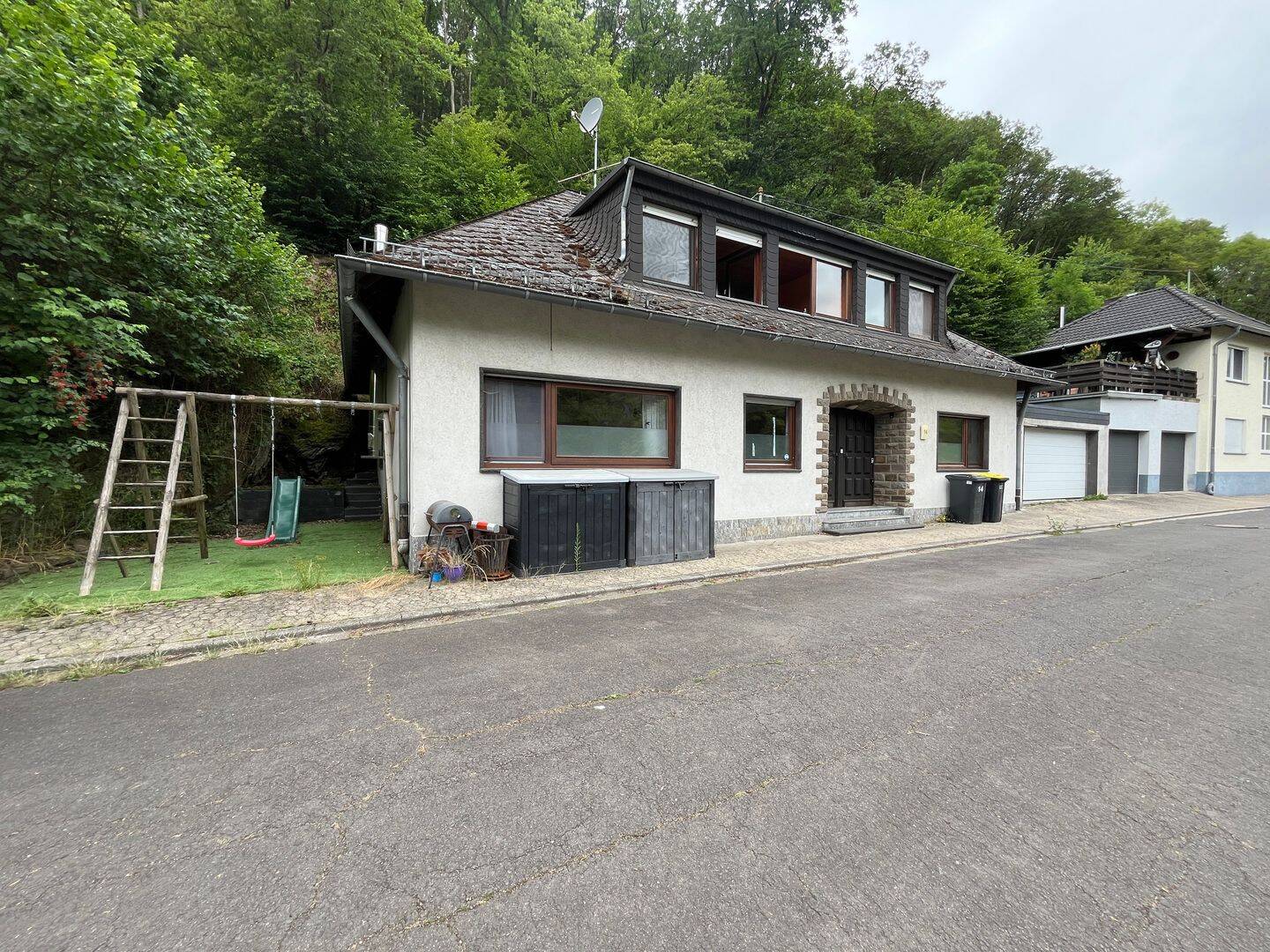 Modern wohnen in Volkesfeld – Familienhaus mit Sauna, Garten und Doppelgarage, 56745 Volkesfeld