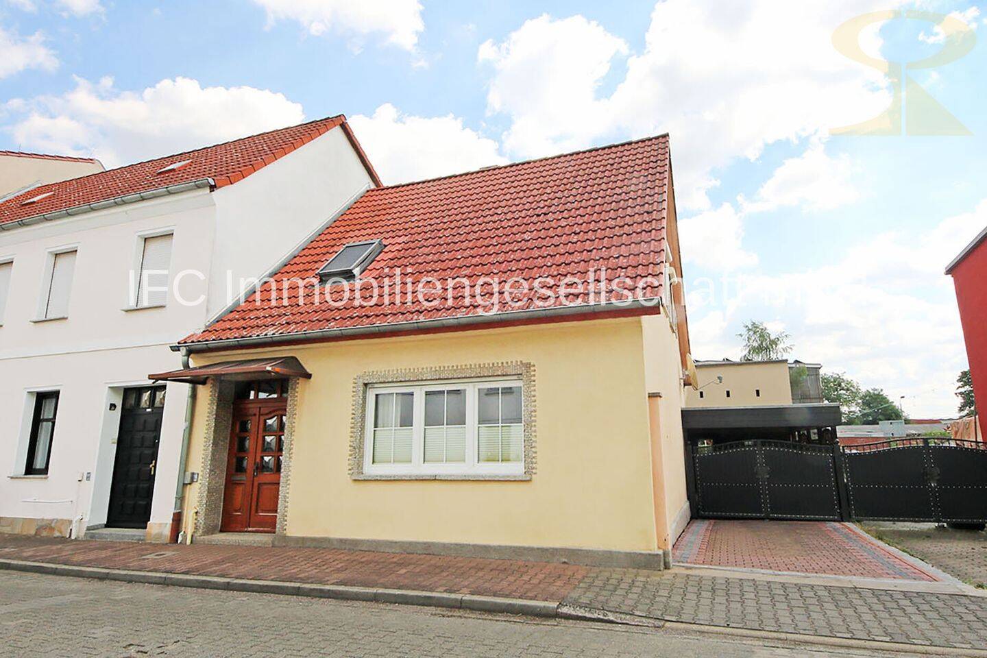 modernisiertes Reihenendhaus mit Pool, Nebengelass und großzügigem Grundstück in Roßlau, 6862 Dessau-Roßlau