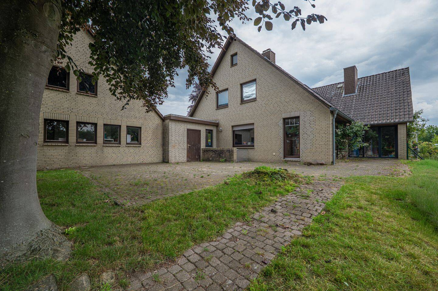 Wohnen und Arbeiten verbinden! Haus mit angrenzender Praxis oder Bürofläche., 21640 Bliedersdorf