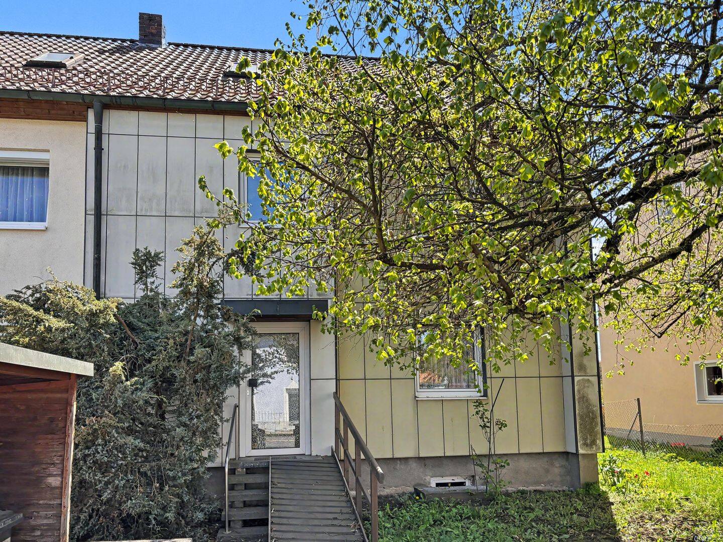 Attraktives, bezugsfreies Reihenendhaus in beliebter Lage in Kulmbach-Petzmannsberg, 95326 Kulmbach