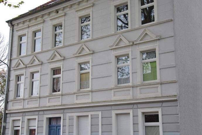 Schöne und helle 3-Raum-Wohnung mit Hofterrasse – fast im Grünen – Küche mit EBK – Bad und WC getrennt, 19322 Wittenberge