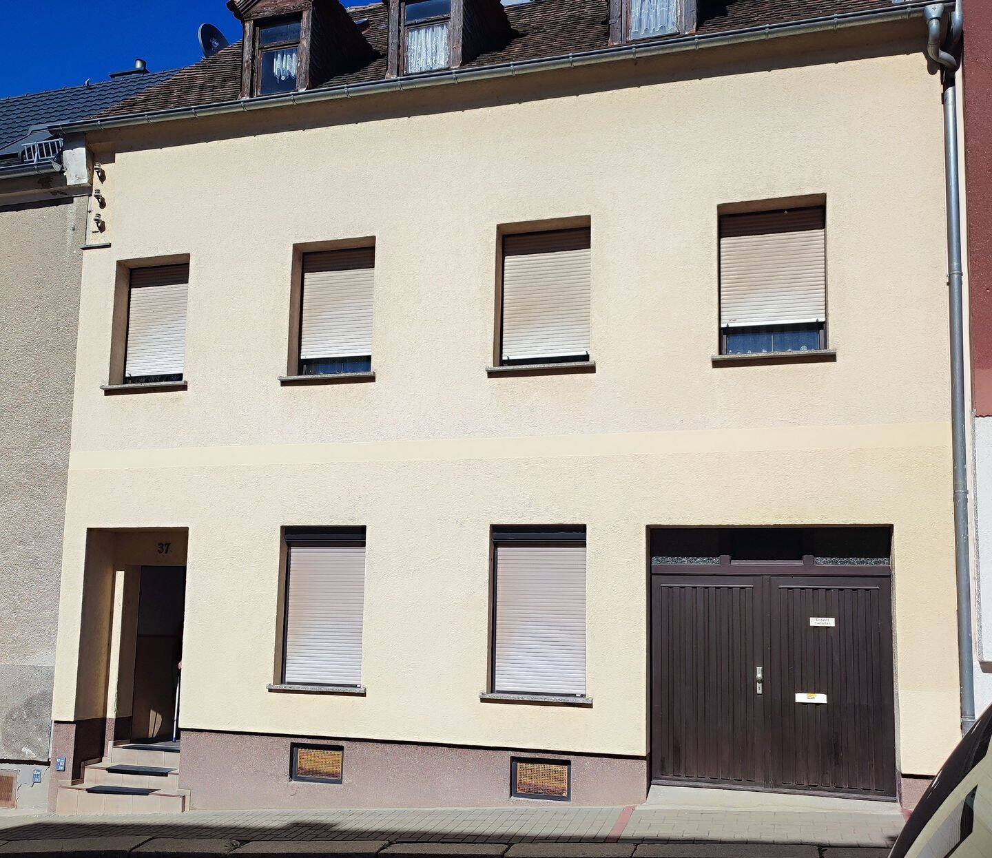 Kleines Einfamilienreihenhaus mit Garage in Meerane, 8393 Meerane
