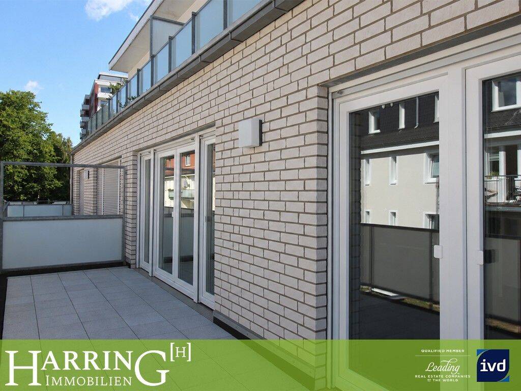 Stilvoll Wohnen auf 2 Ebenen – Moderne Maisonettewohnung mit Balkon und Terrasse, 22926 Ahrensburg