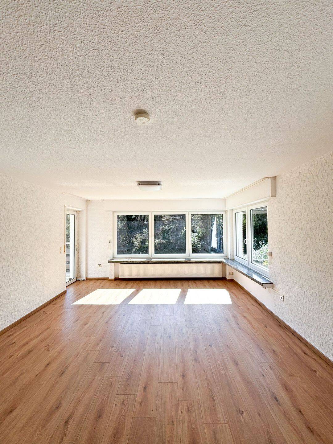 Charmante 3-Zimmer-Wohnung mit traumhafter Aussicht und ruhigem Wohnumfeld, 59821 Arnsberg