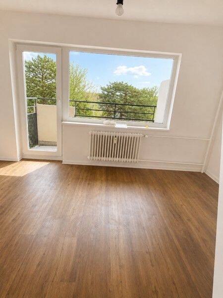 *Ausblick aus dem 4. OG genießen – interessantes 1-Zimmer-Single-Appartment*, 23568 Lübeck (Schlutup Sankt Gertrud)