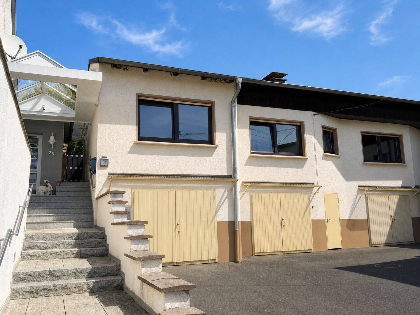 MANNELLA *Haus in Haus* mit großzügiger Terrasse und zwei Garagen., 53773 Hennef (Sieg)