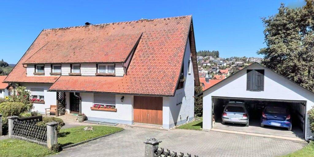 Gepflegtes freistehendes 1-2-Familien-Haus in Unterkirnach, 78089 Unterkirnach