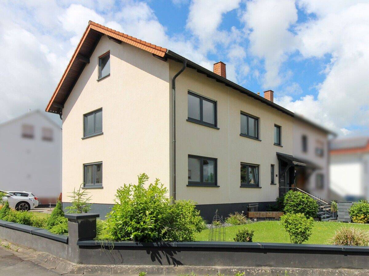 Viel Platz für die Familie: schicke und bezugsfertige Doppelhaushälfte in Mittelkalbach, 36148 Kalbach