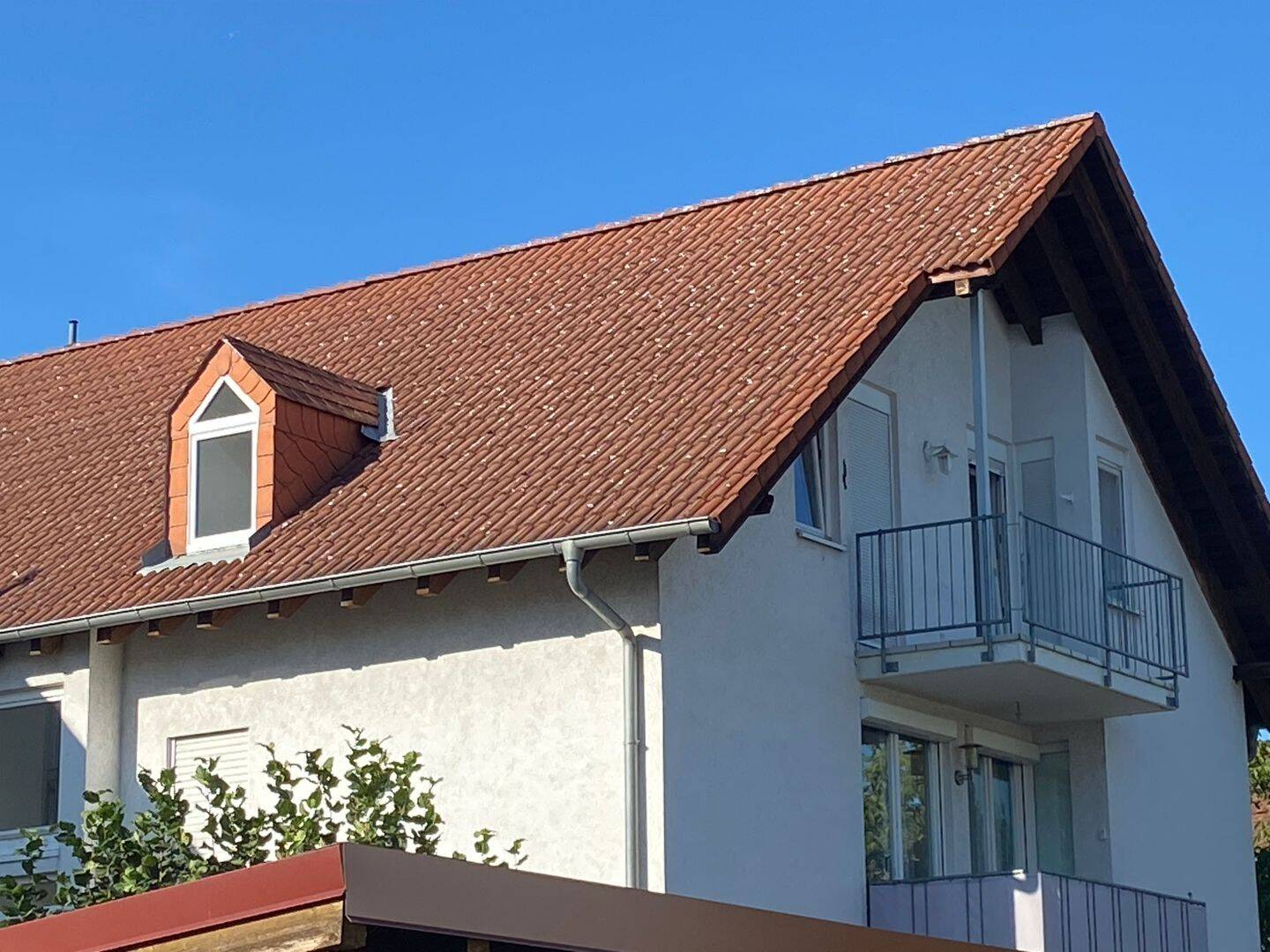 Schöne Dachgeschoss-Wohnung mit Balkon in kleiner Wohneinheit in Schifferstadt zu vermieten, 67105 Schifferstadt
