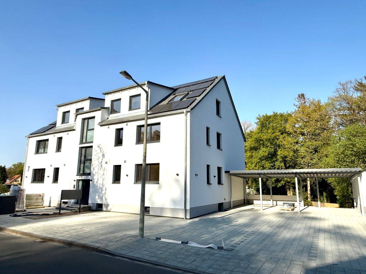KfW 55 Energie A+ loftige Eigentumswohnung im Dachgeschoss mit 3,5 Zimmern u. XXL Dachflächenfenstern – Erstbezug, provisionsfrei direkt vom Bauträger