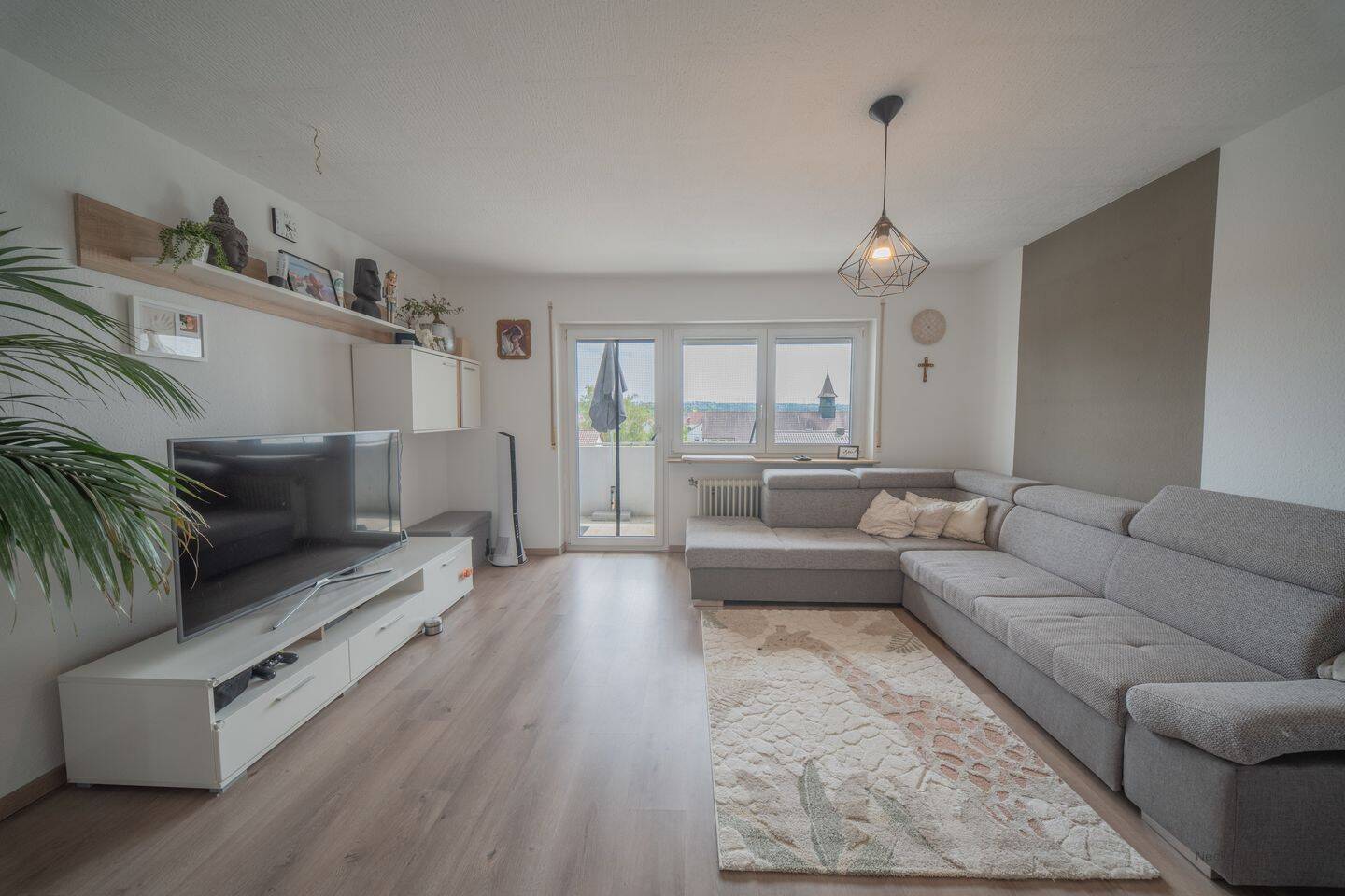Modernisierte 2-Zimmer-Wohnung mit Aufzug, Balkon & Tiefgarage – sofort bezugsfrei, 74385 Pleidelsheim