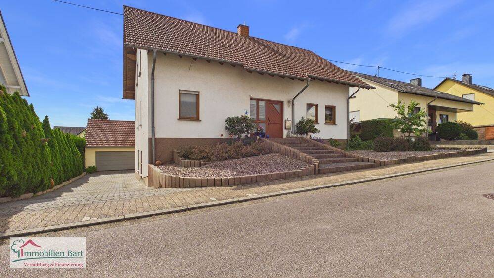 ORSCHOLZ: WOHNHAUS MIT 4 SCHLAFZ., DOPPELGARAGE, GARTEN IN TOP WOHNLAGE!, 66693 Mettlach