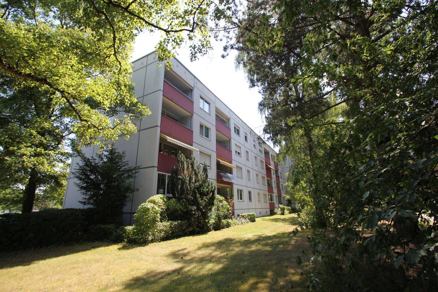 Super geschnittene 2 ZW mit Loggia und Einbauküche, 90473 Nürnberg (Langwasser)