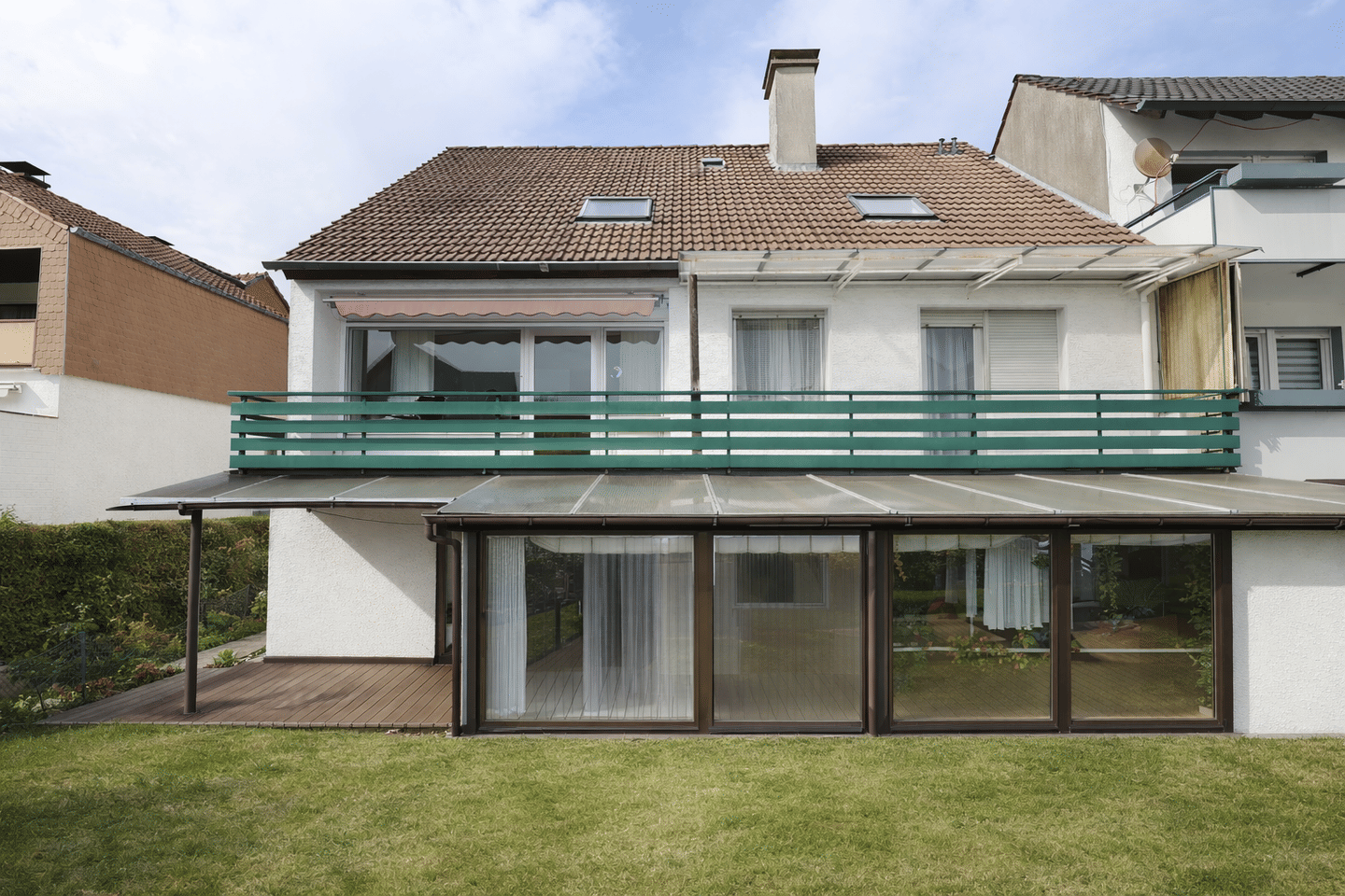 Attraktives Wohn- und Geschäftshaus mit 3 Ladenlokalen und 3 Wohnungen in Iserlohn-Nußberg, 58638 Iserlohn