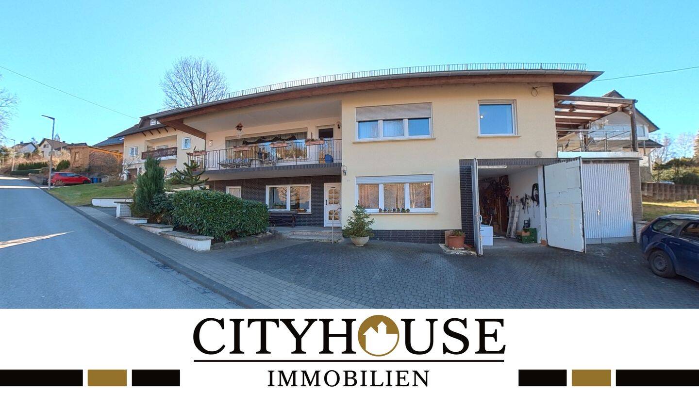 CITYHOUSE: Großzügiges Zweifamilienhaus mit Ausbaupotenzial, Garten & 3 Garagen, 57537 Wissen