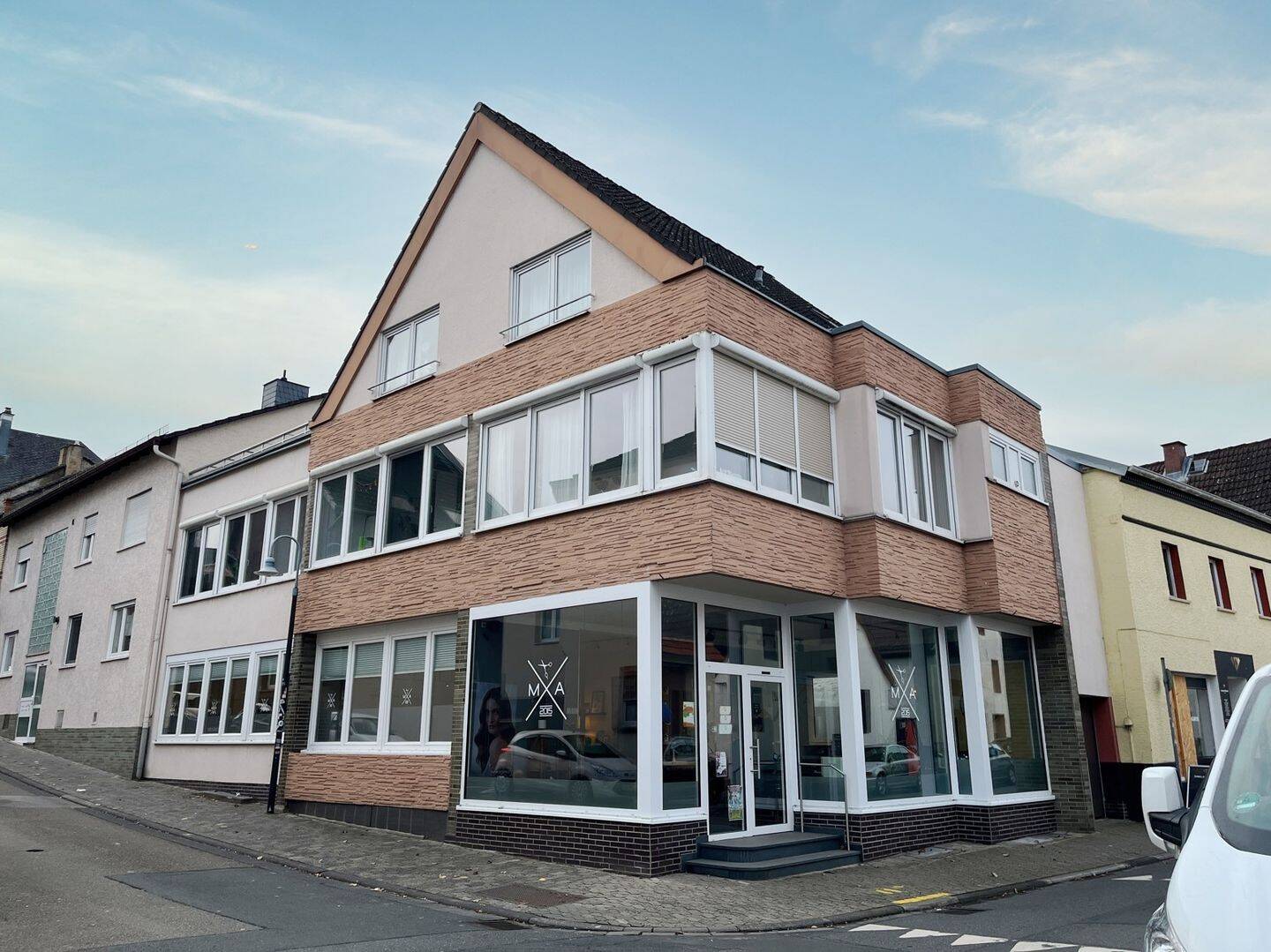 KAUF: Mehrfamilienhaus mit Gewerbeeinheit und knapp 5 % Rendite sichern!, 55128 Mainz (Bretzenheim Oberstadt)