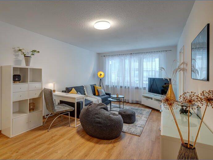 Möbliert: Geräumige 3-Zimmer Wohnung im Erdgeschoss, 80636 München (Maxvorstadt Neuhausen-Nymphenburg)