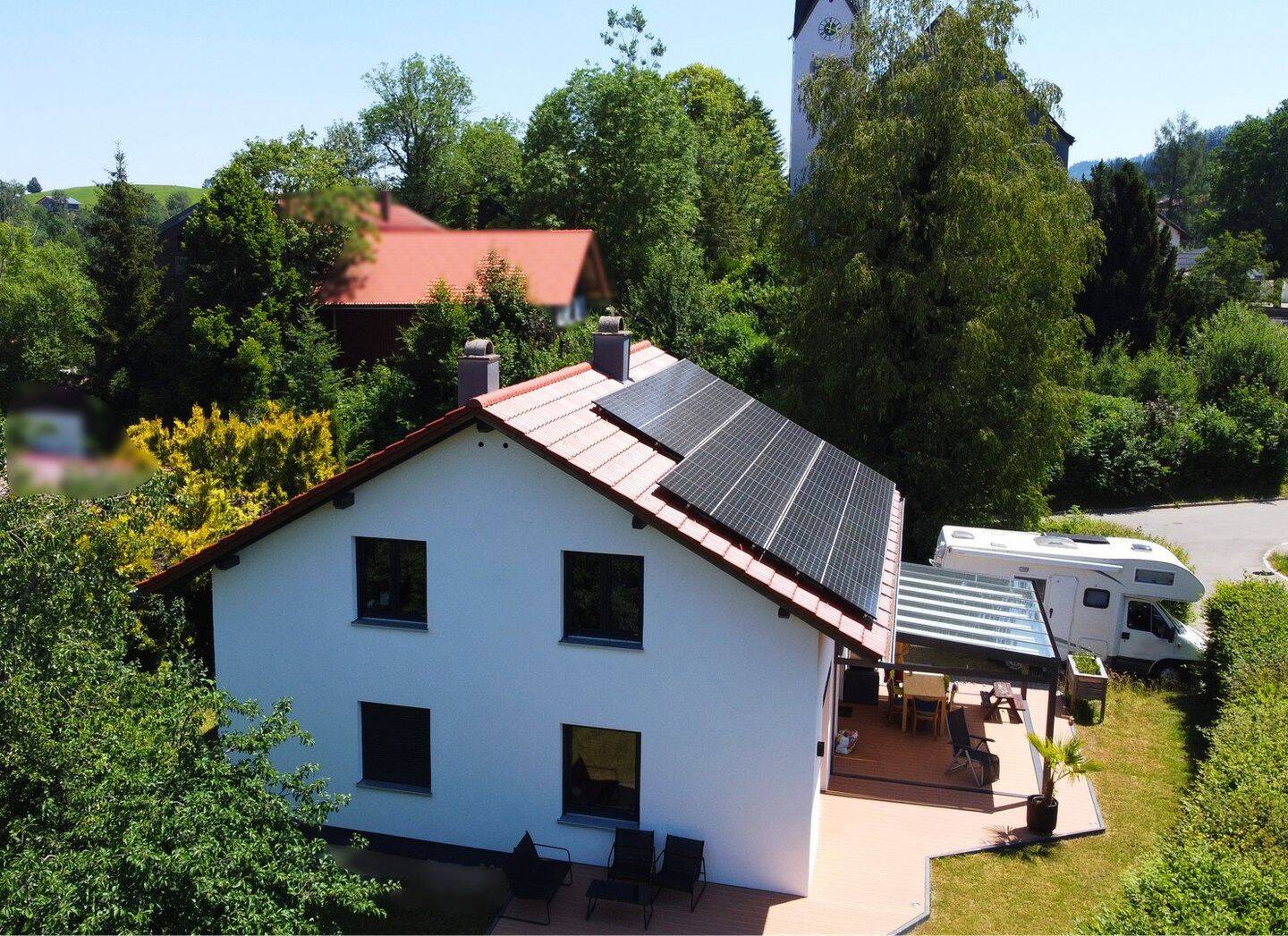 Zukunftssicher wohnen im Allgäu: Kernsaniertes Familienhaus mit Garten, Fernwärme, Kamin und PV, 87480 Weitnau