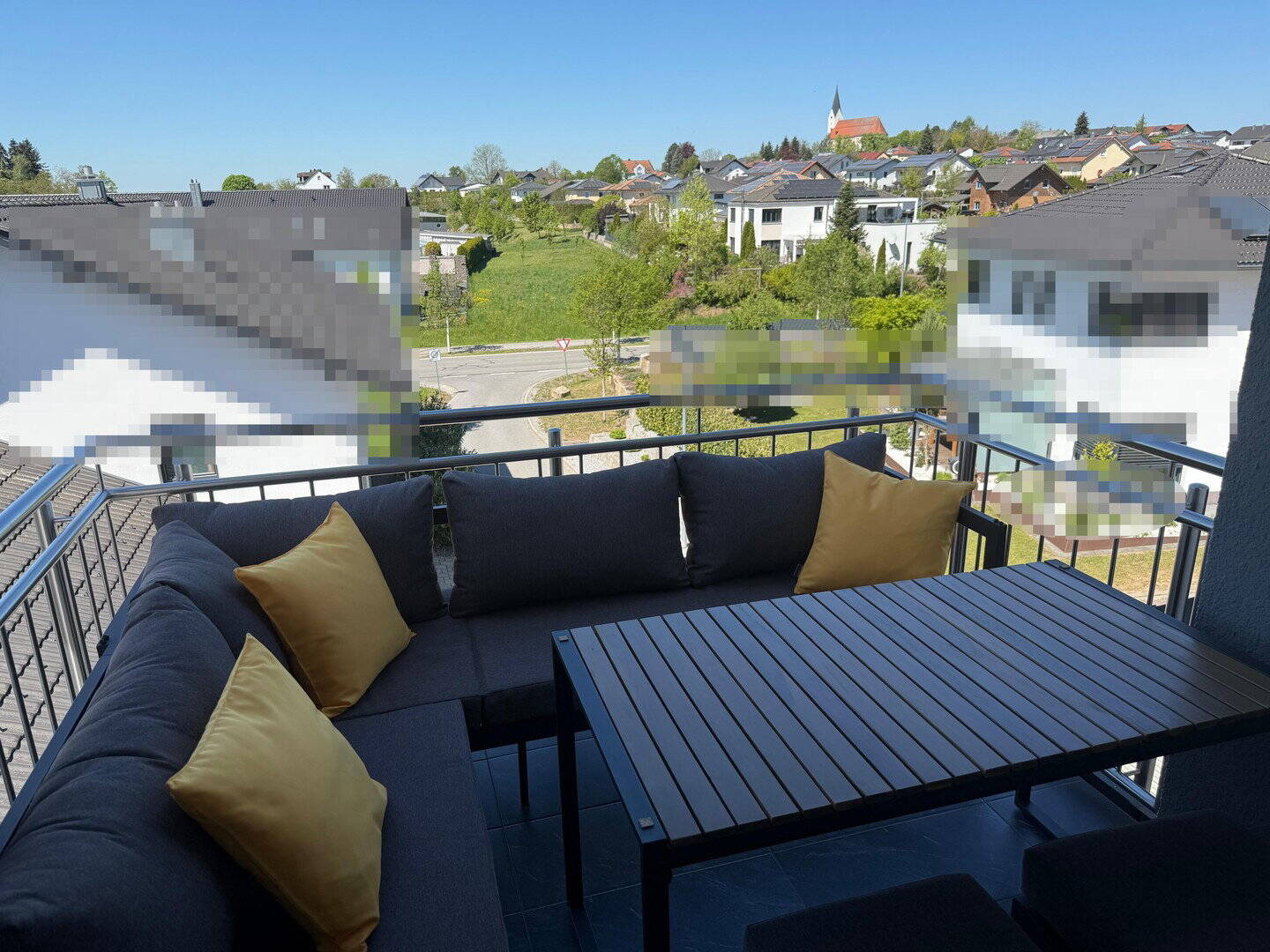 ETW mit gehobener Ausstattung und Fernblick in beliebtem Wohnviertel von Hengersberg, 94491 Hengersberg