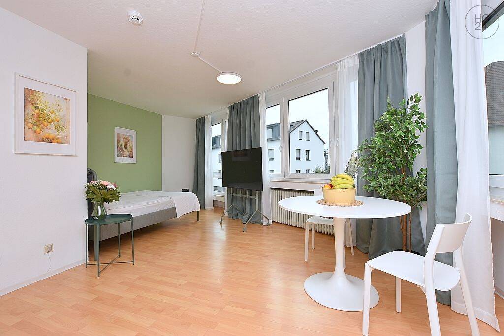 Modern möblierte 1,5-Zimmer Wohnung mit Balkon und PKW-Stellplatz in zentraler Lage in Sindelfingen, 71063 Sindelfingen