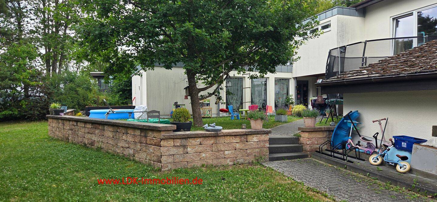 Burbach: Top gepfl. 2-3 Fam.-Haus mit großem Garten, Ideal auch für Freiberufler, 57299 Burbach