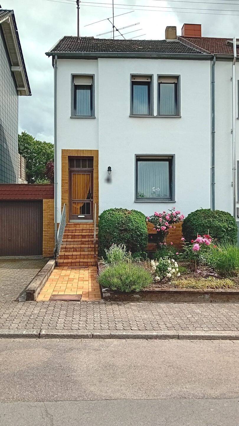 Schönes Reihenendhaus auf einem großzügigen Grundstück in zentraler Lage von Ensdorf, 66806 Ensdorf