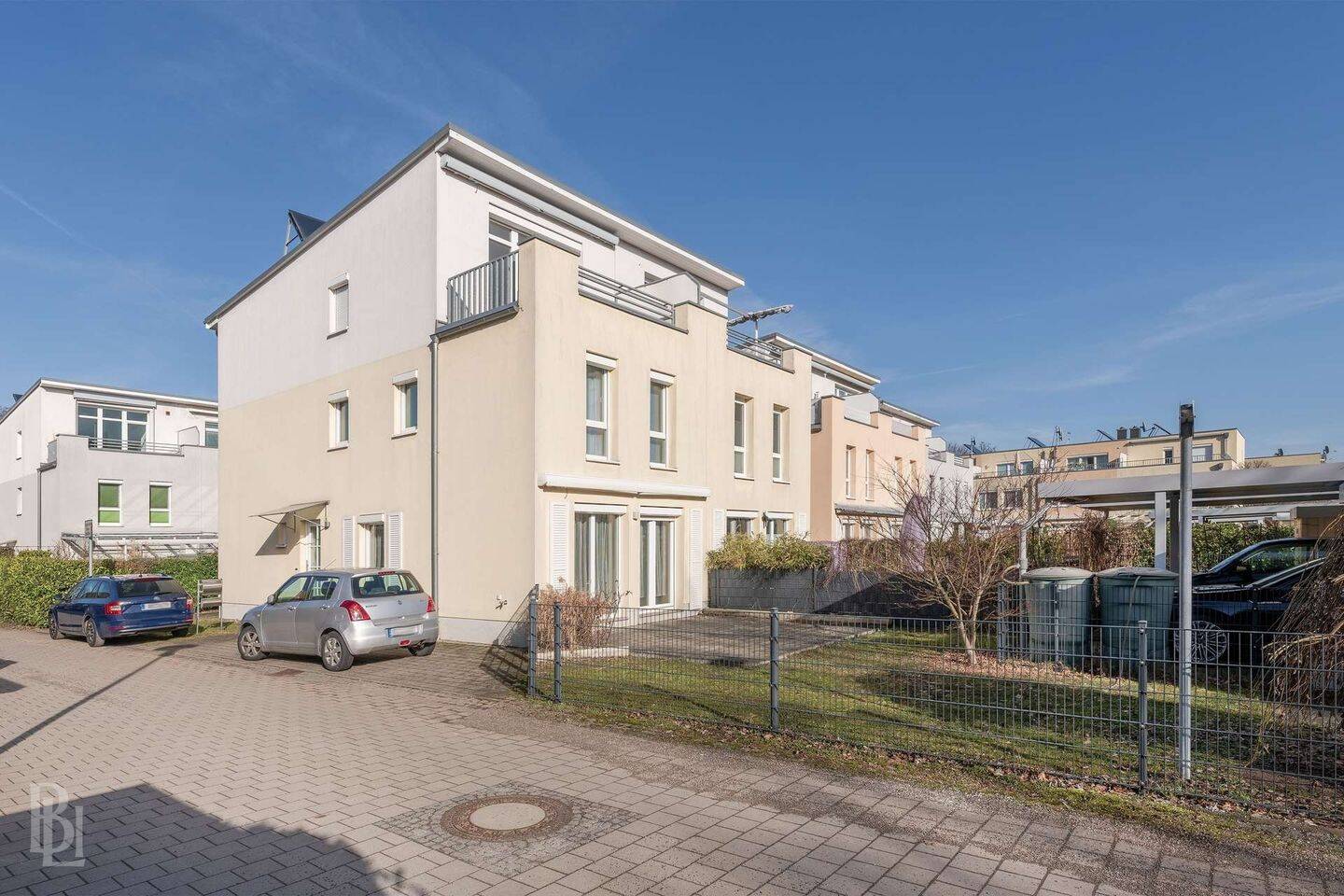 Wohnen am Wasser: Familienhaus mit großem Garten, Carport und drei Bädern, 13587 Berlin (Spandau Hakenfelde Kolonie Wannseeaten Siedl. Wohnsiedlung Hakenfelde)
