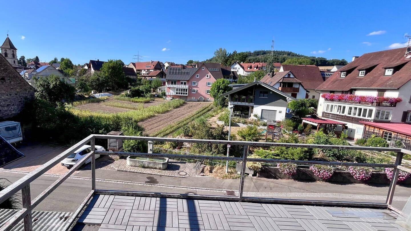 Helle 3,5-Zimmer-Dachgeschosswohnung mit Dachterrasse in Wollbach, 79400 Kandern
