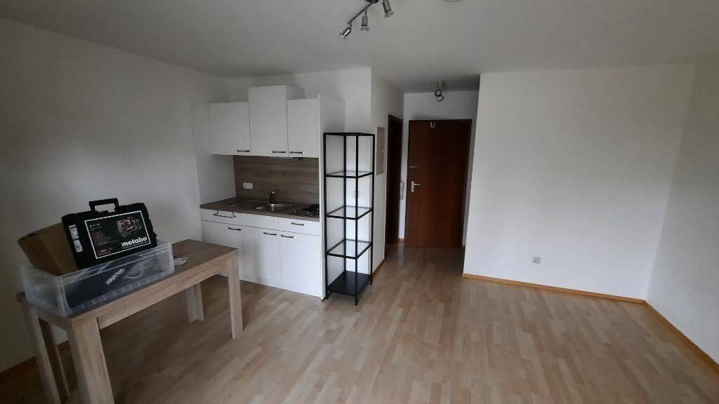 1-Zimmer-Wohnung mit Balkon in Erlangen, 91054 Erlangen (Burgberg Erlangen-Nord Erlangen-Ost Innenstadt Sieglitzhof)