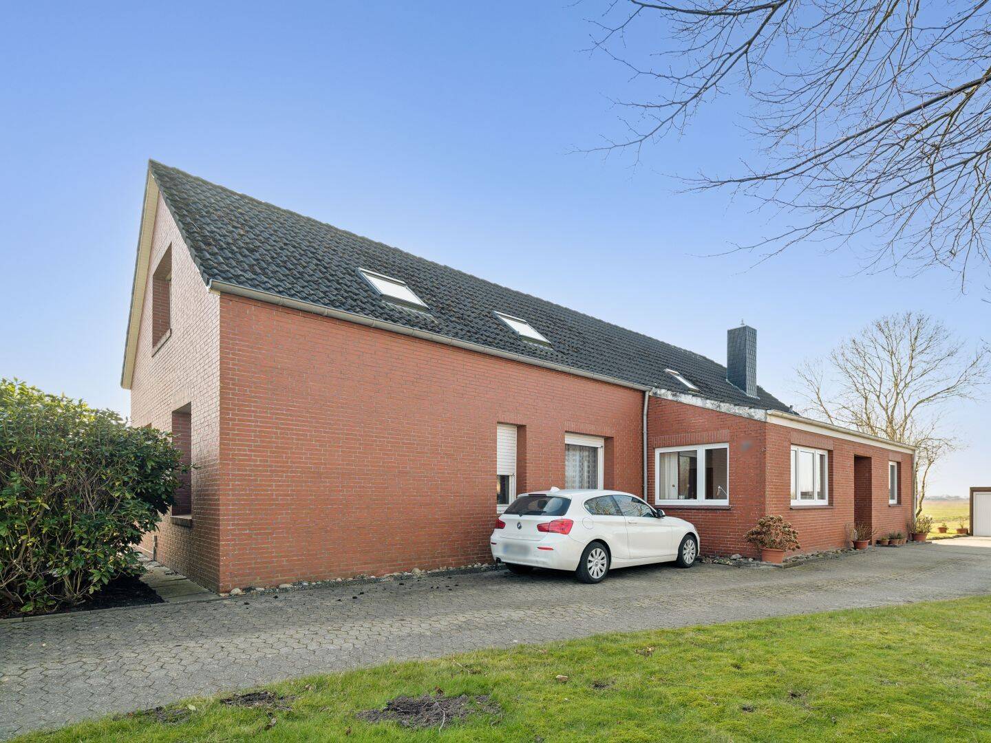 Feines Wohnhaus mit großzügigem Raumangebot für 1-2 Familien auf ca. 1.446 m² Grundstück in Norden, 26506 Norden
