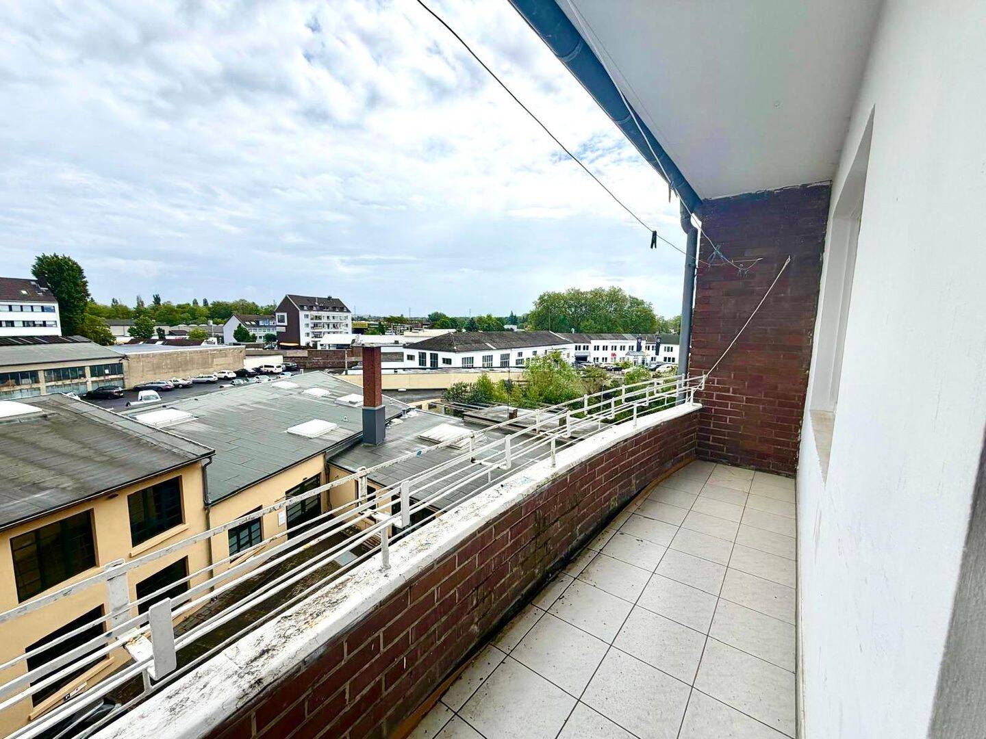 Charmante 2-Zimmer-Wohnung im 3. OG Zentral, gepflegt & inklusive Garage, 40227 Düsseldorf (Eller Oberbilk)