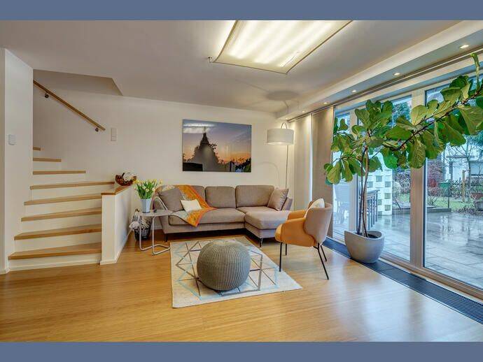 Möbliert: Modernisiertes Reihenmittelhaus mit großem Arbeitszimmer, 85598 Vaterstetten