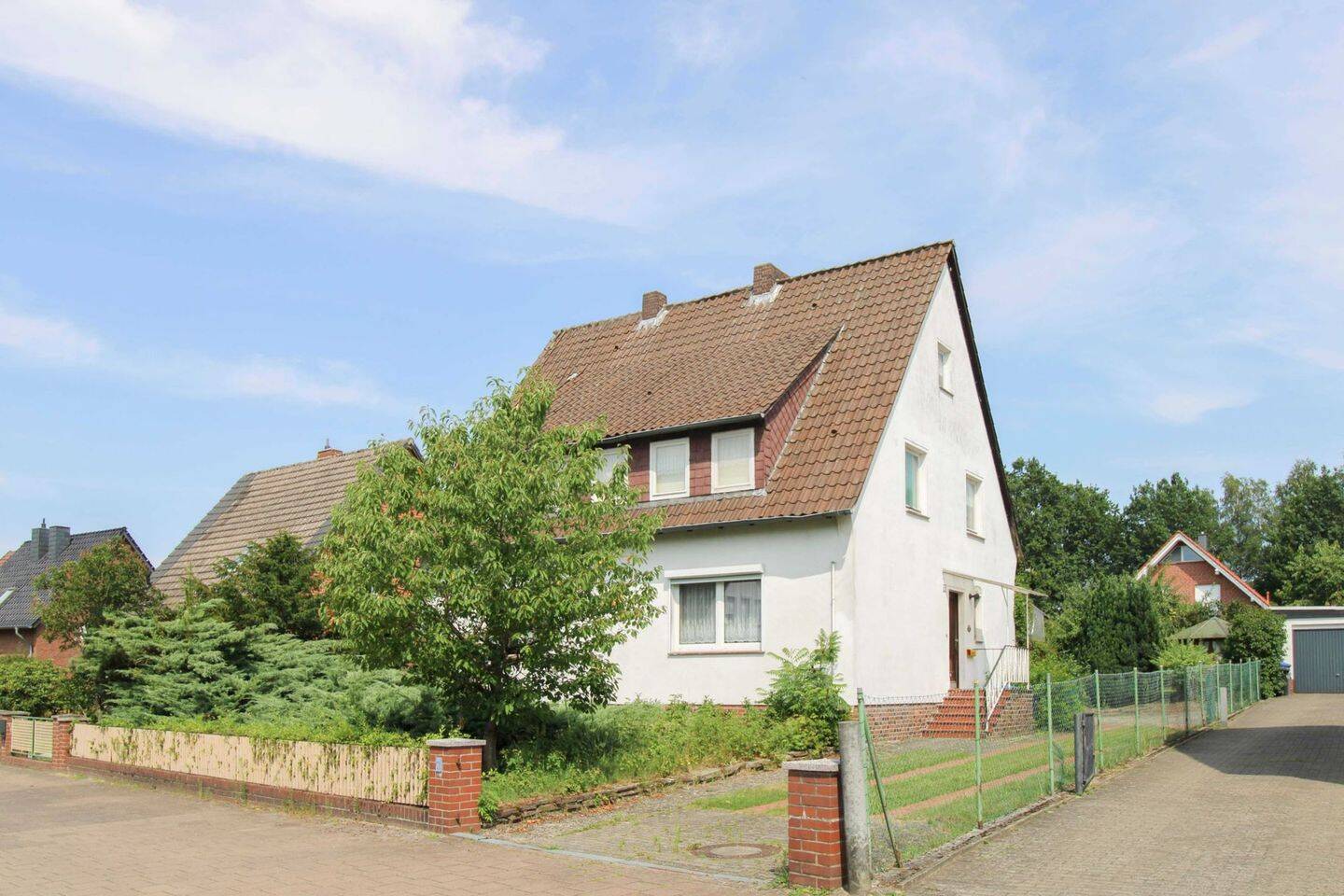 Zweifamilienhaus in Wilsche bei Gifhorn, 2 Garagen und großer Garten, 38518 Gifhorn