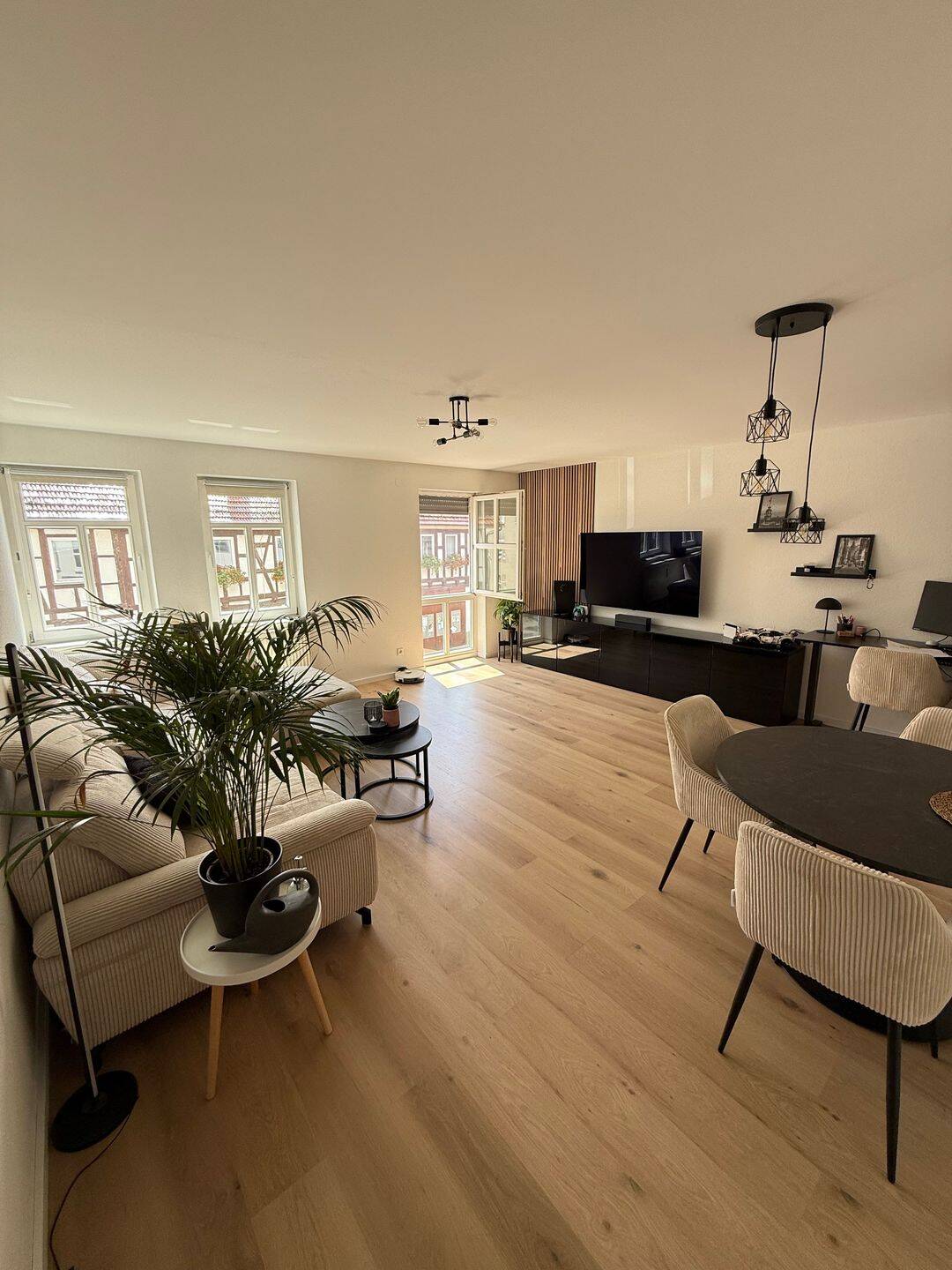 Lichtdurchflutete 2,5-Z-Wohnung mit hochwertigem Wohnkomfort mit Tiefgaragestellplatz, 73061 Ebersbach an der Fils
