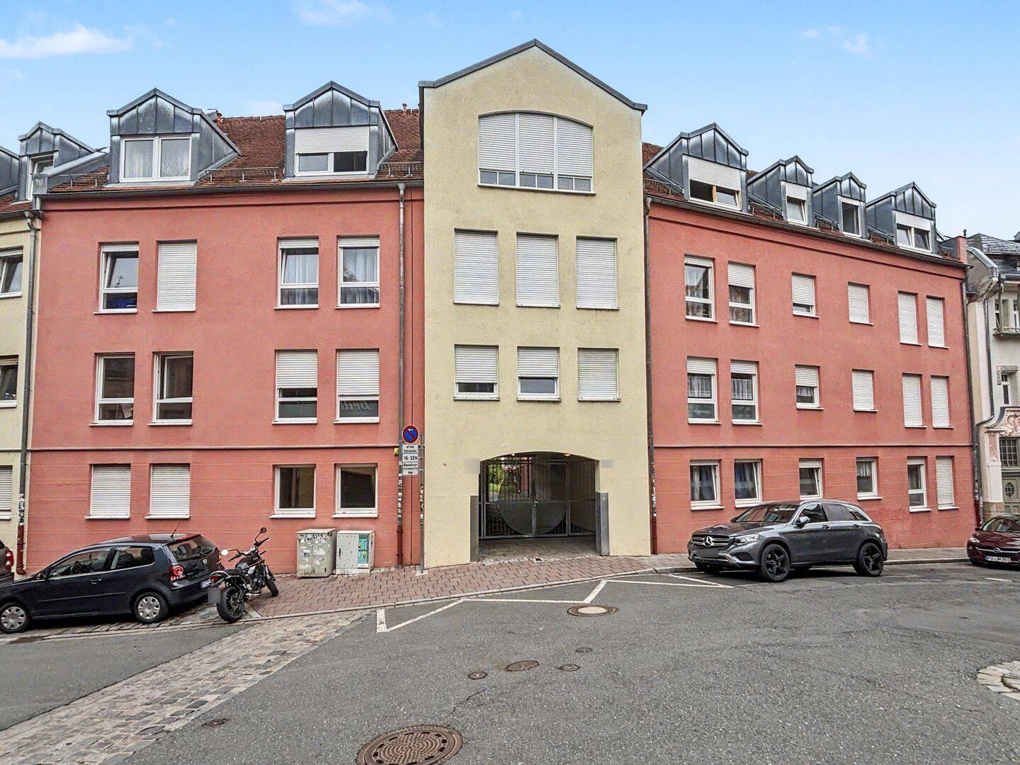 Vermietete 1-Zimmer-Eigentumswohnung mit Tiefgaragen-Stellplatz in Fürth-Stadtmitte, 90762 Fürth (Innenstadt)