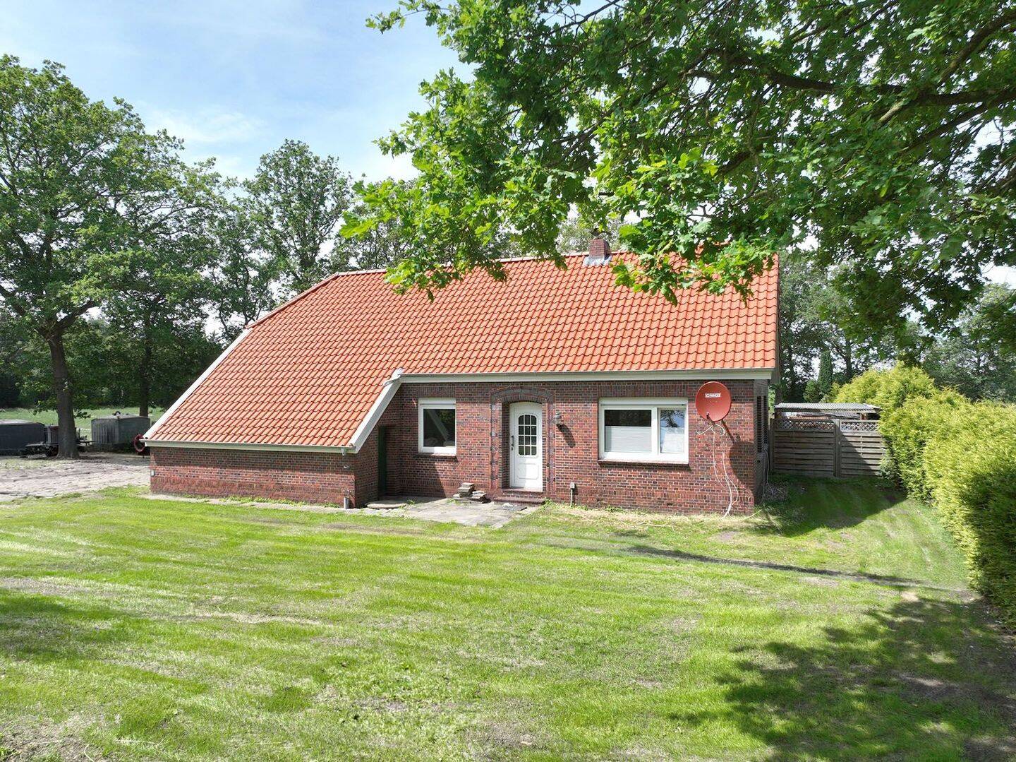Modernisiertes Landhaus in schöner ländlicher Lage!, 26670 Uplengen