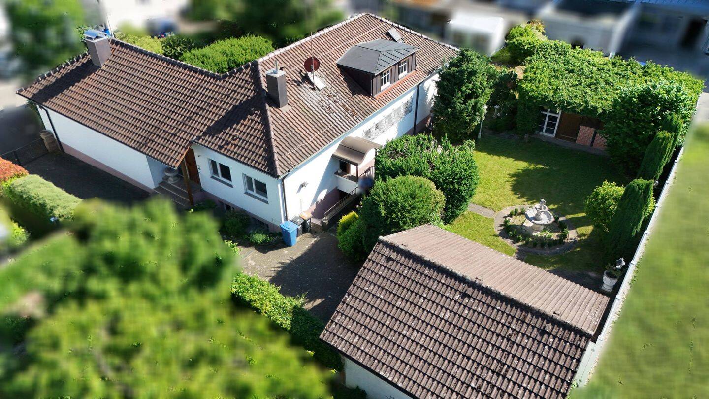 Charmantes Wohnhaus mit großem Garten, Doppelgarage und viel Gestaltungspotenzial, 74199 Untergruppenbach