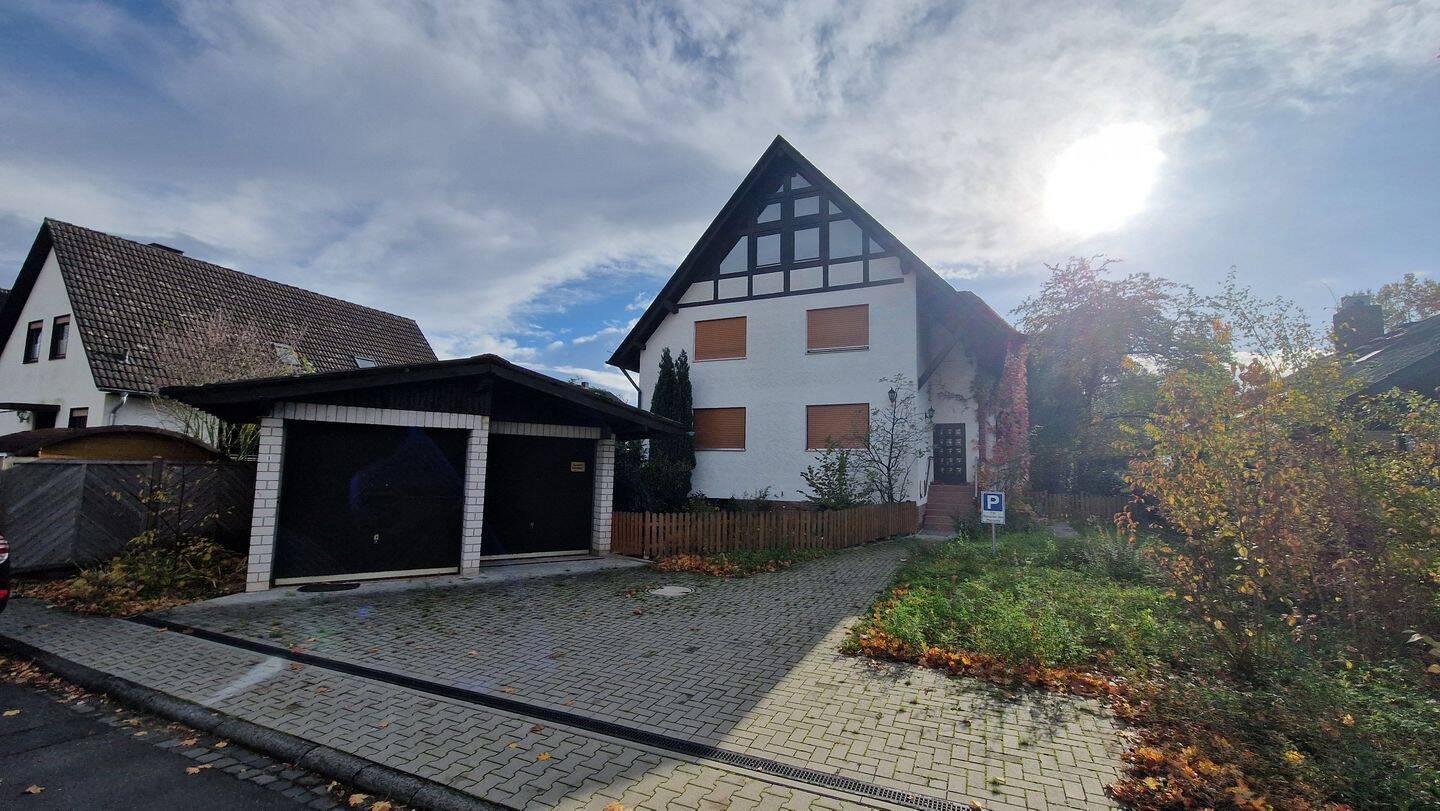 Großzügiges Zweifamilienhaus in Feldrandlage, 63538 Großkrotzenburg