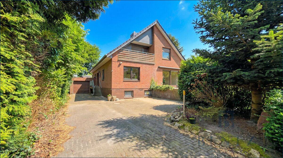Vielseitiges Zweifamilienhaus mit Entwicklungspotenzial und zusätzlicher Investmentchance, 27578 Bremerhaven (Lehe Leherheide)