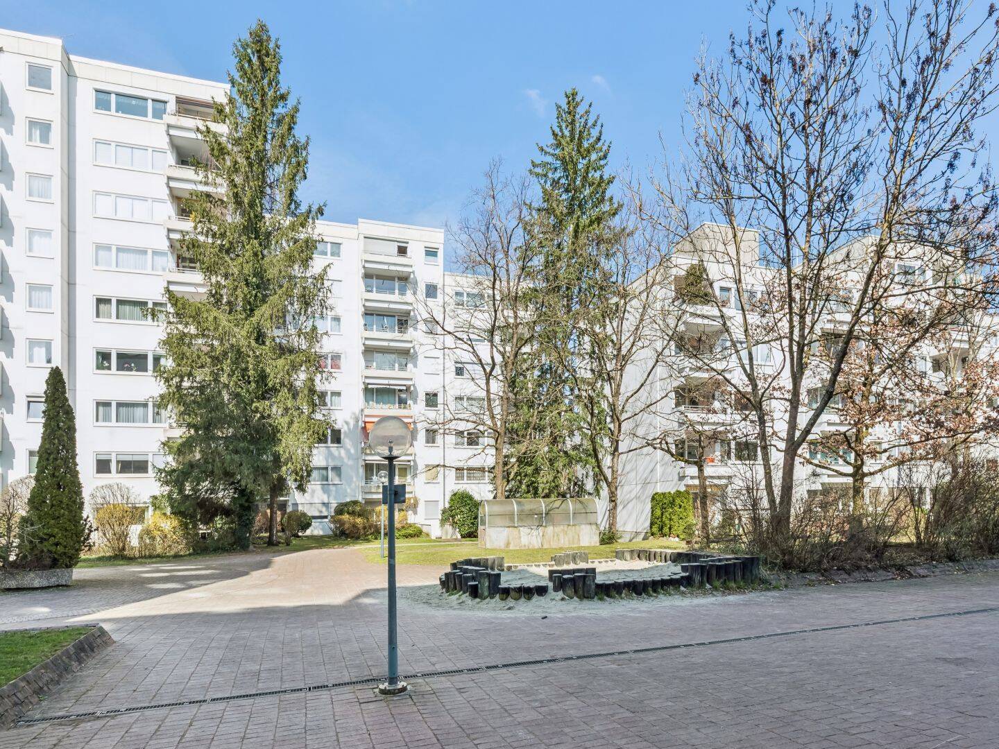 Ganz oben mit Bergblick – Bezugsfreies Apartment im 7.OG und Balkon in Ottobrunn, 85521 Ottobrunn