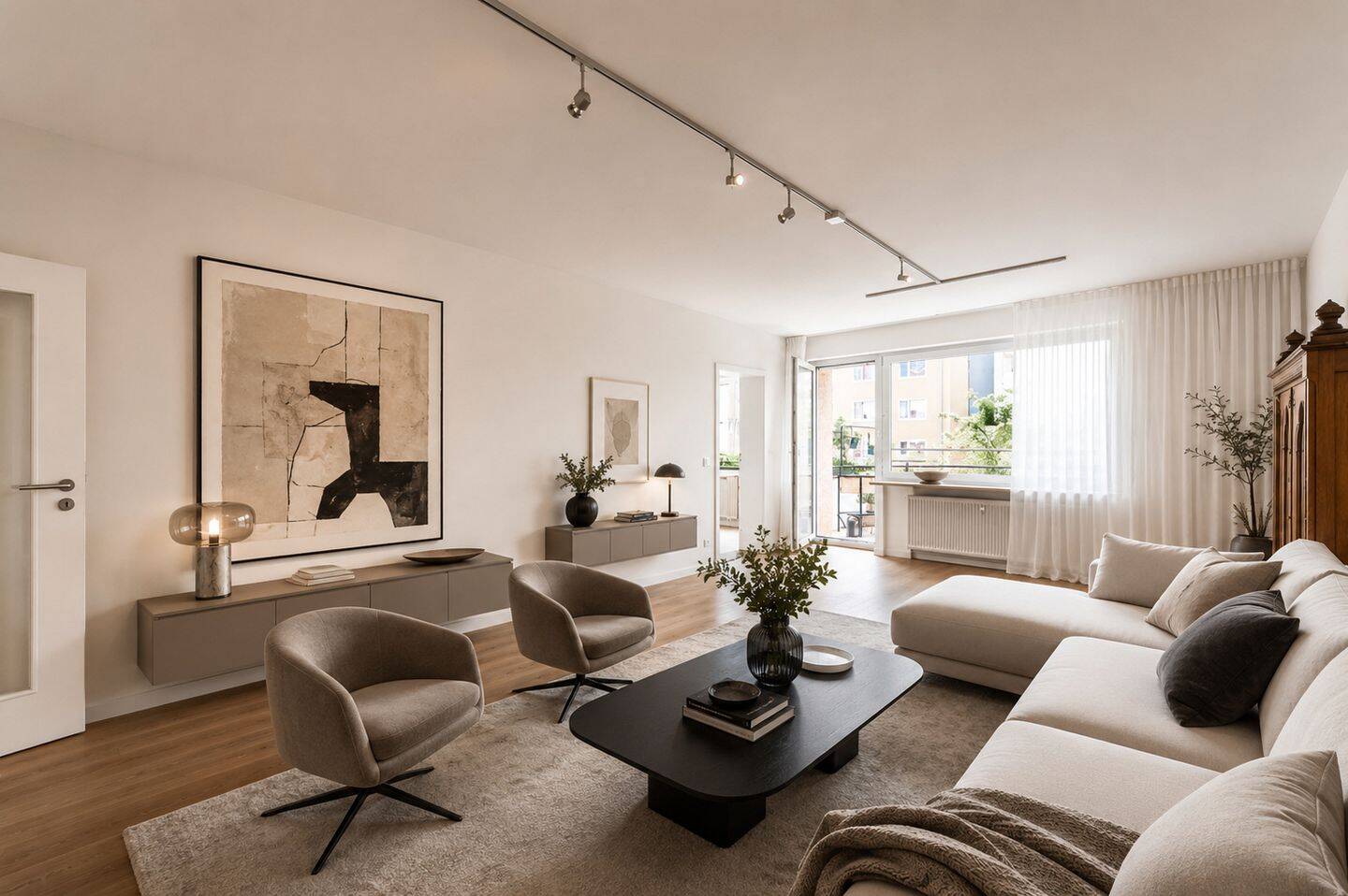Hochwertig renovierte Wohnung in beliebter Lage, 80797 München (Maxvorstadt Milbertshofen-Am Hart Neuhausen-Nymphenburg Schwabing-West)