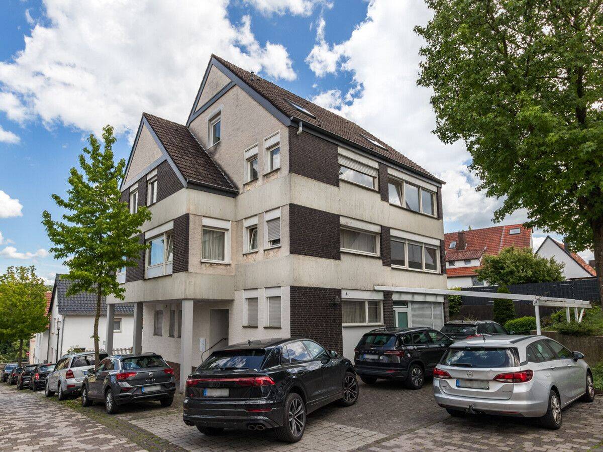MODERNISIERTE 2,5-ZIM-WOHNUNG MIT NEUER EINBAUKÜCHE, GEMEINSCHAFTSGARTEN, STELLPLATZ (KEIN BALKON), 33142 Büren