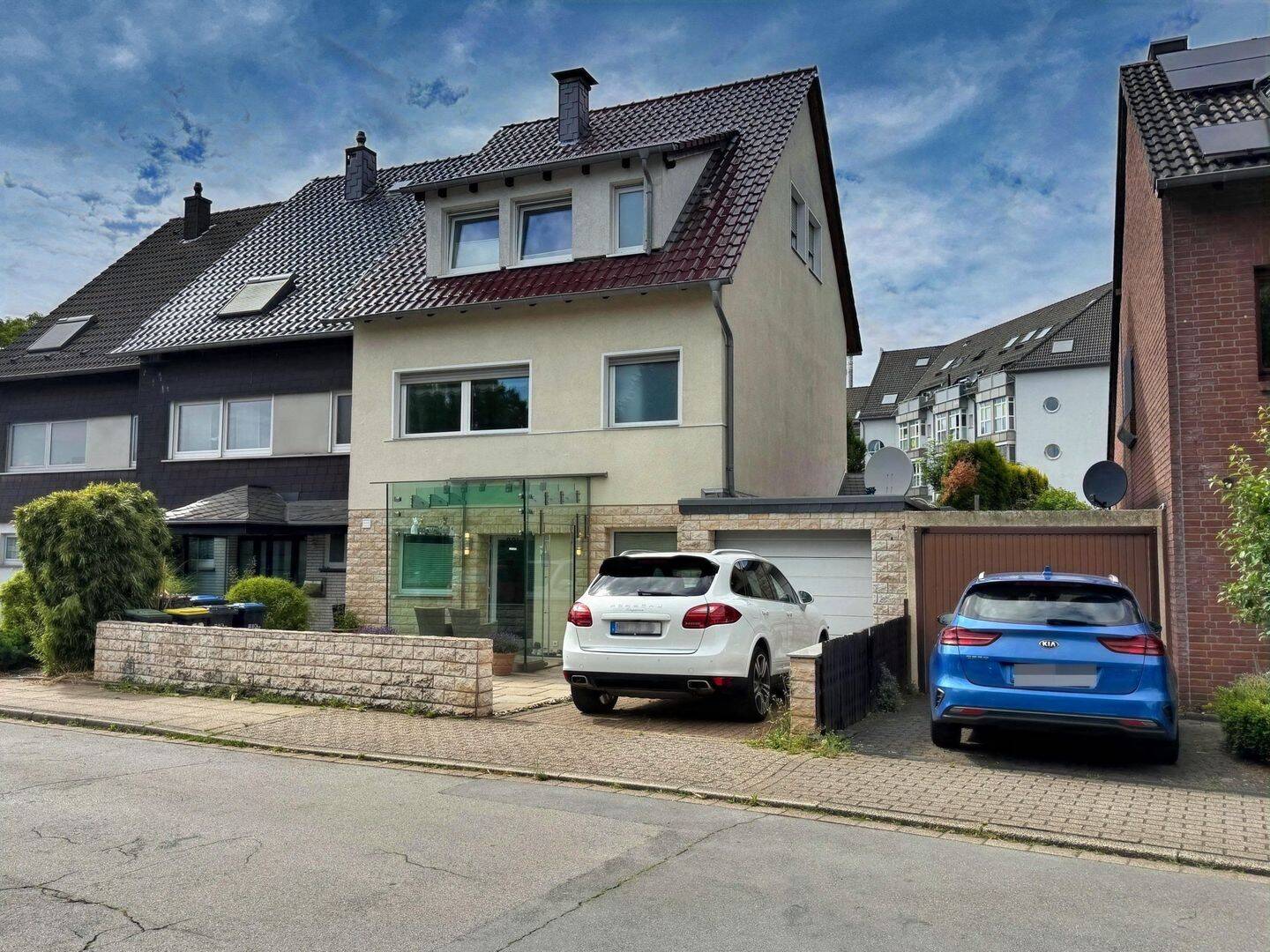 Großzügiges Familienhaus in attraktiver Split-Level-Bauweise mit Kamin, hochwertiger Einbauküche und Garten, 45473 Mülheim an der Ruhr